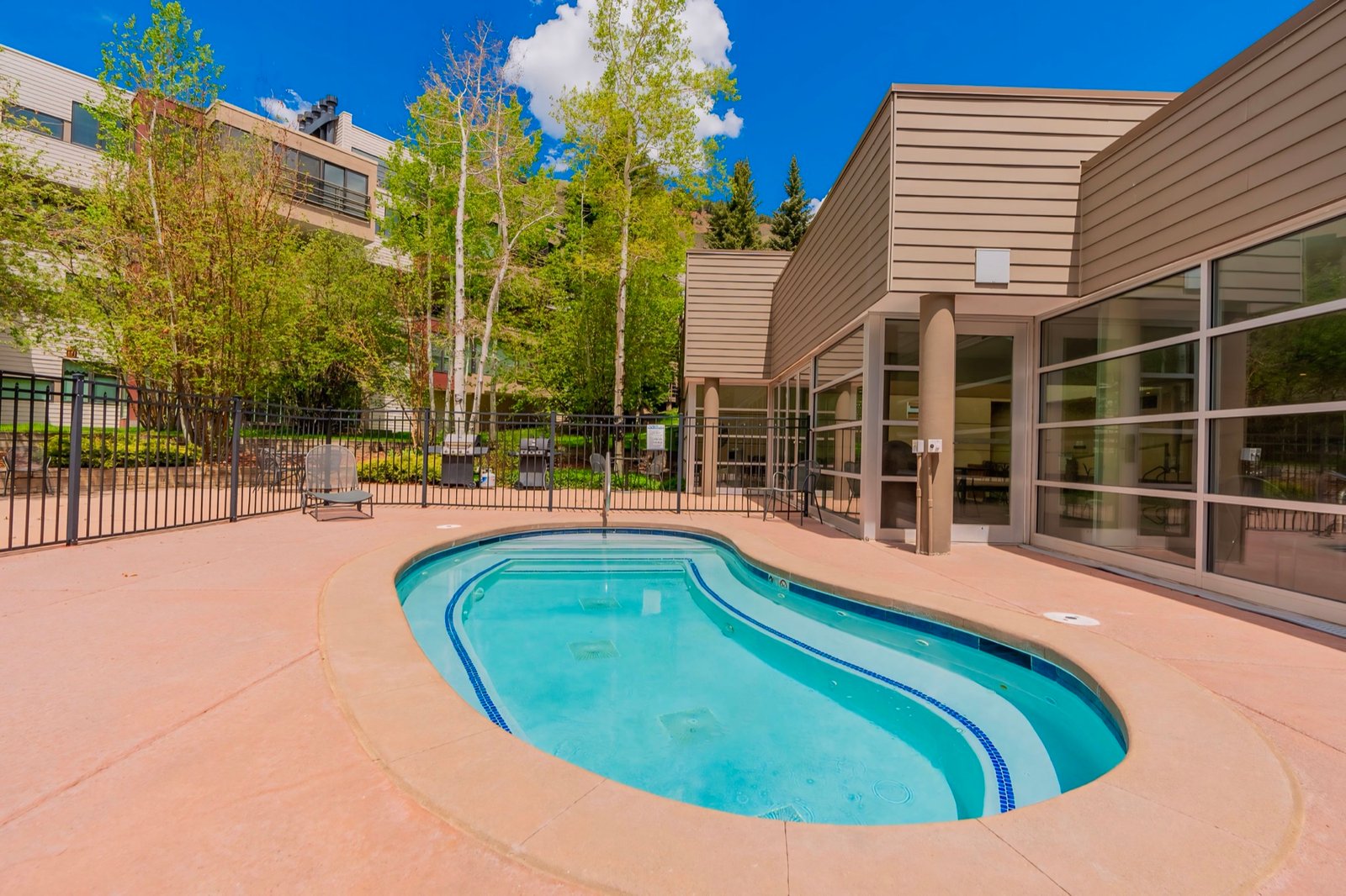 Outdoor hot tub