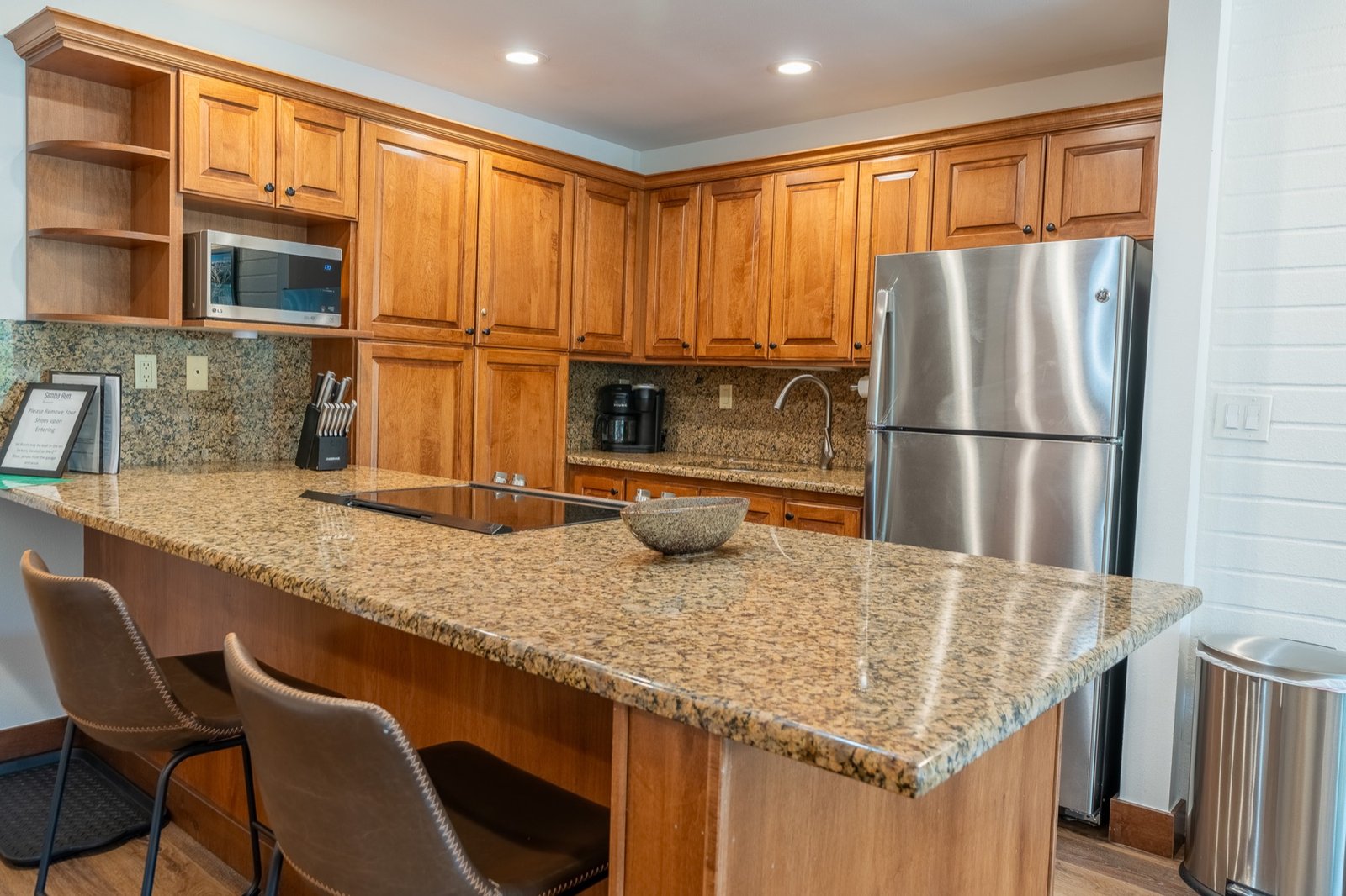 Full condominium kitchen