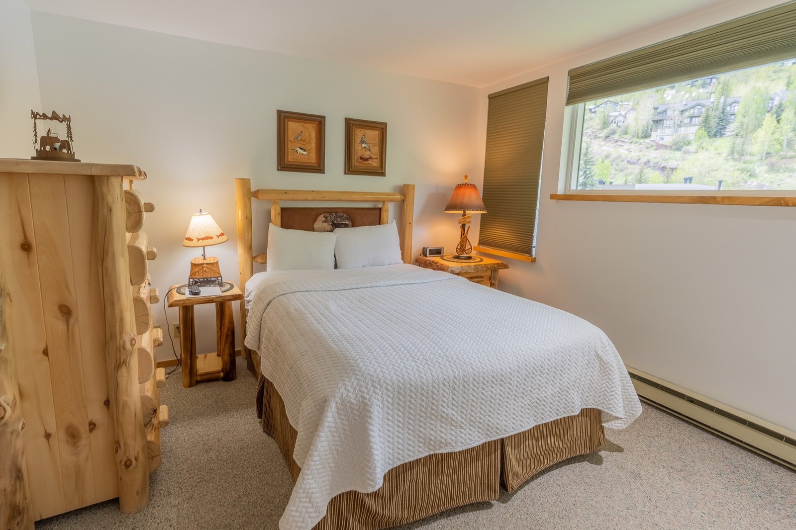 Mountain-style bedroom